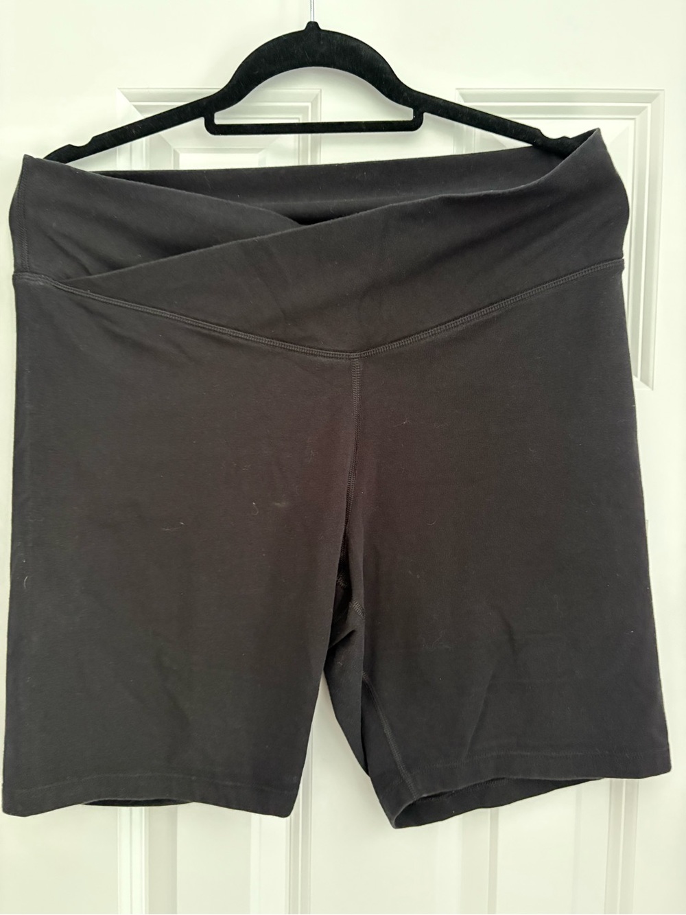 Old Navy Black V-Waist Athletic Bike Shorts